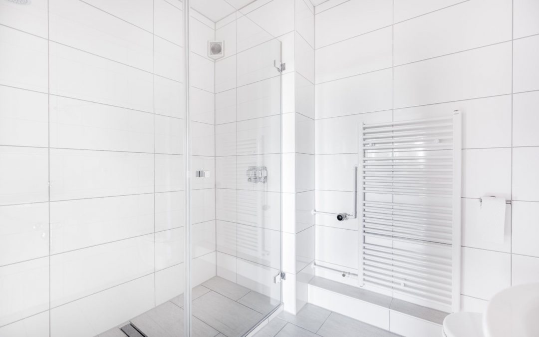 What are the Essential Things to Consider When Choosing a Glass Shower Screen?